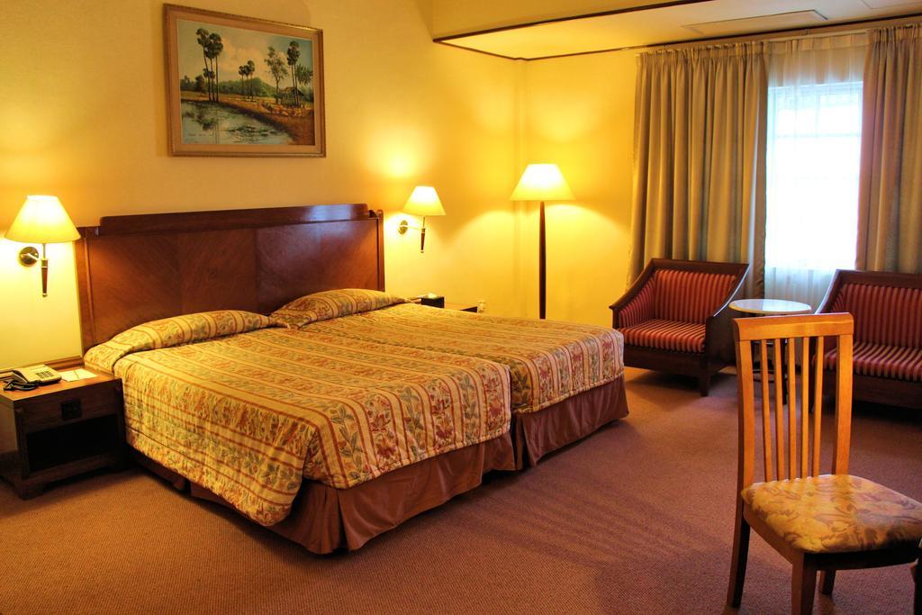 Holiday Villa Hotel City Centre Phnom Penh Eksteriør billede